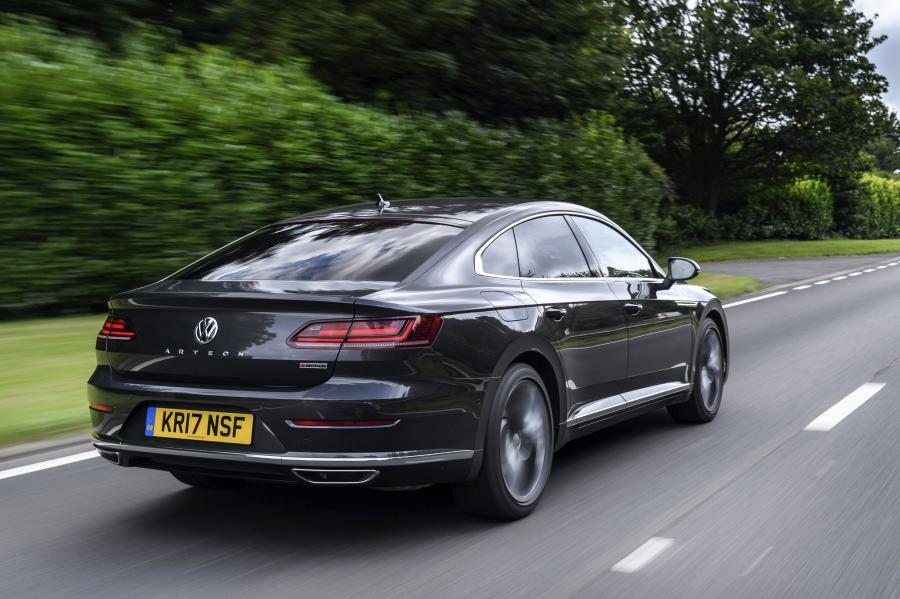  Volkswagen Arteon 4Motion Elegance 2017 года  (UK) (фото 17 из 41)
